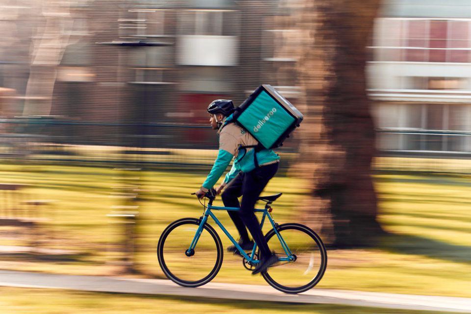 Deliveroo riders confirm it: bikes are faster!